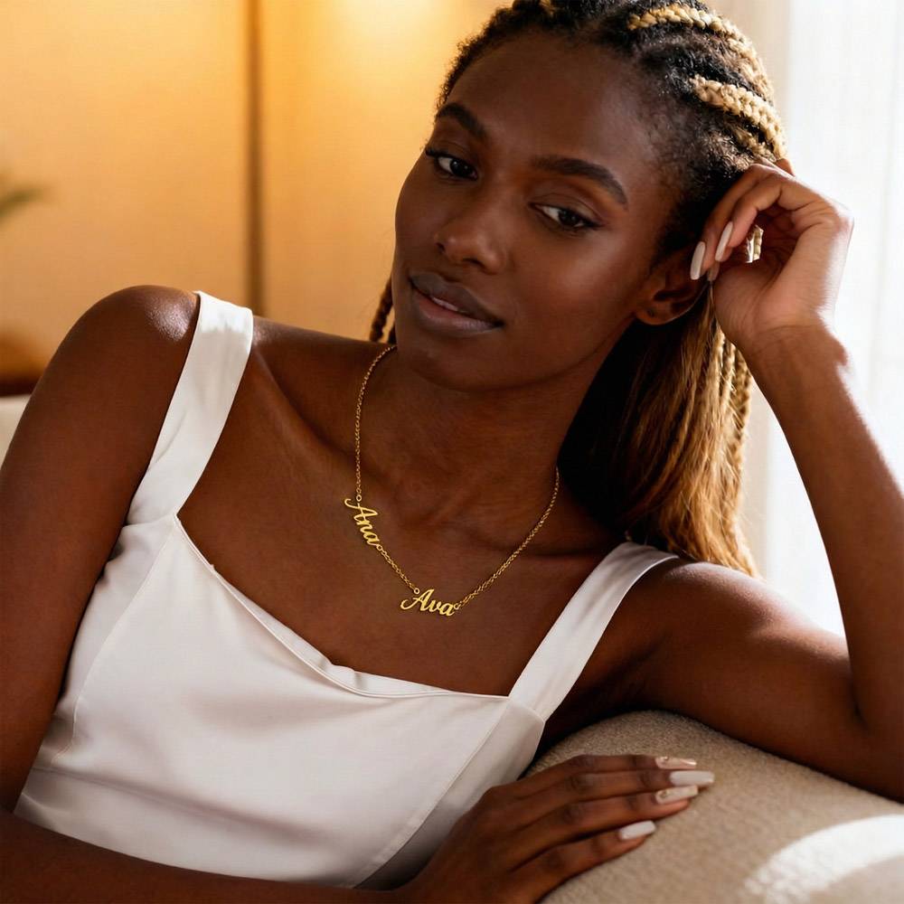 To Our Mom -Multi-name Necklace with Heartfelt Message - Flower and Bee theme